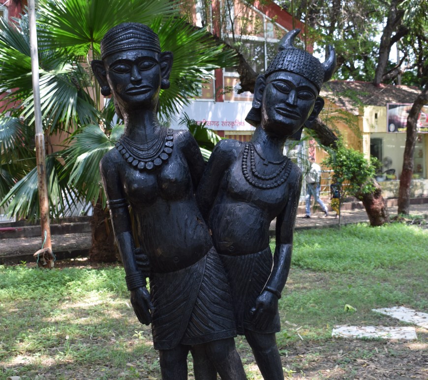 Tribal couple, Gada Kalewa, Mahunt Ghasidas Museum, Raipur, India