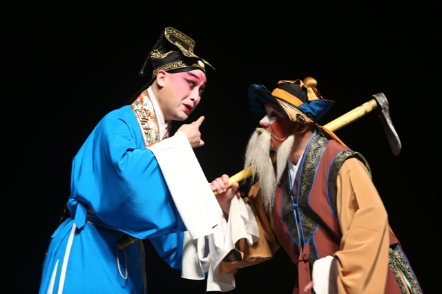 Zhao Zheng (left) as Liu Mengmei with Fan Hui (right) as as his gardener Hunchback Guo