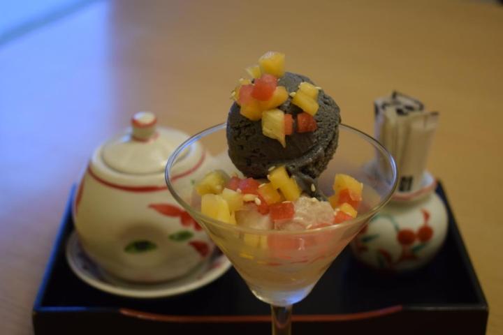 Black sesame ince cream, Sakura, the Metropolitan Hotel & Spa, New Delhi, India
