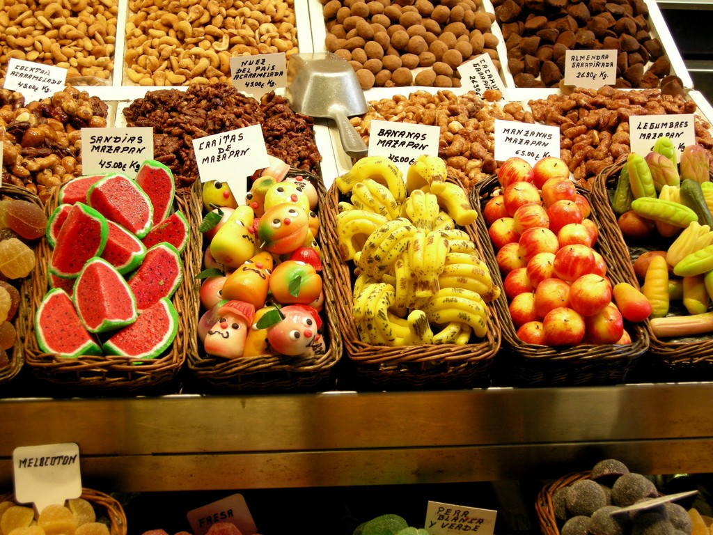 Marzipan_fruits_at_the_market in Barcelona, Spain, photo: By Gabriele - originally posted to Flickr as Sweet Fruits, CC BY 2.0, https://commons.wikimedia.org/w/index.php?curid=9441928