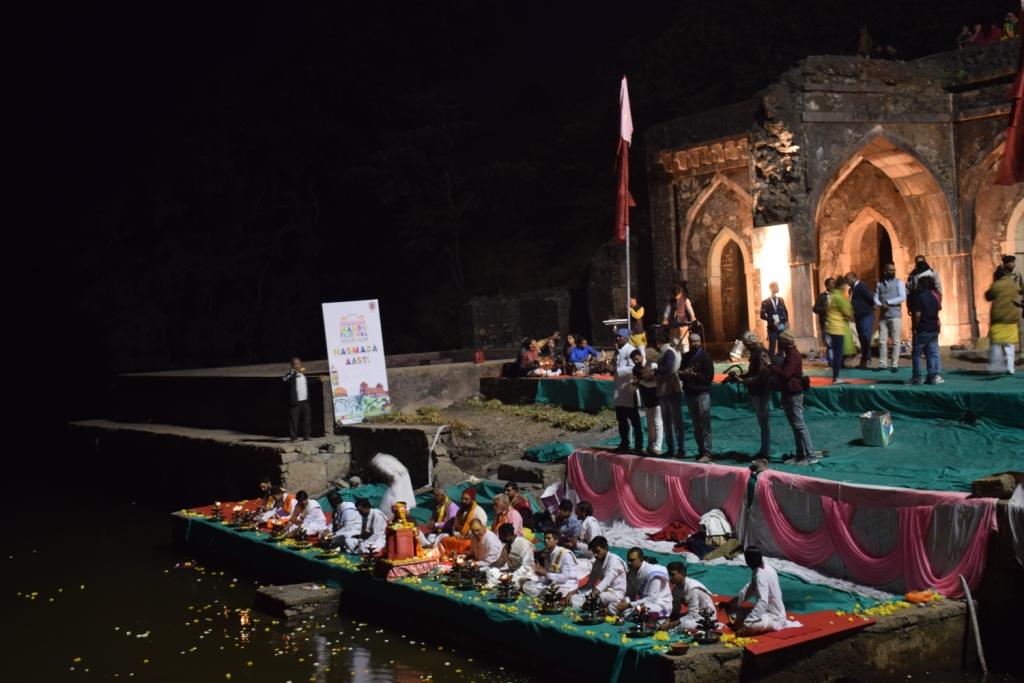 Narmada arti at Rewa Kund, Mandu, Madhya Pradesh, India