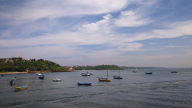 Fishing_Boats_anchored_at_Dona_Paula_,_GoaBy SahilSahadevan -