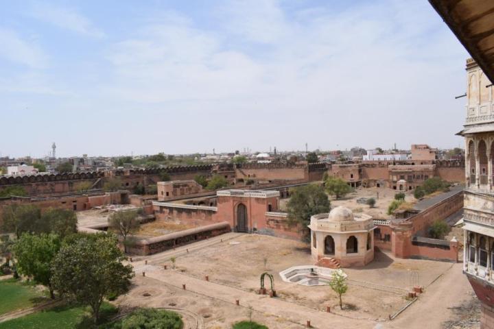  View of the gardens and Shiv mandir, Junagarh fort, Bikaner, Rajasthan, India