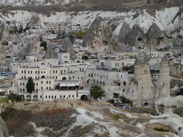 Goreme, Cappadocia, Turkey, Image by Hans Braxmeier from Pixabay