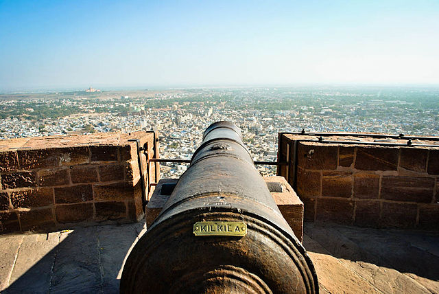Kilkila Cannon, Mehrangarh fort, Jodhpur, Rajasthan, India; photo by Schwiki 