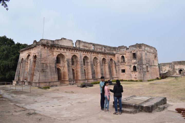 Hindola mahal, Mandu, Madhya Pradesh, India