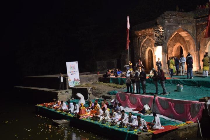 Arti of Narmada river, Rewa Kund, Mandu, Madhya Pradesh, India