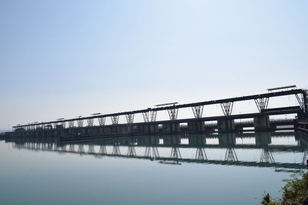 Walk over the Tanakpur Barrage to go to Nepal from Tanakpur, Uttarakhand