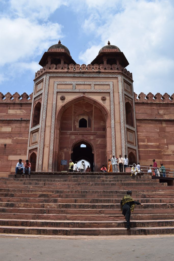 Buland Darwaza aka Badshahi Darwaza or the Lofty Gate commemorates the Mughal victory of Gujarat in 1572. With a height of 40 m, it is considered the greatest monumental structure of Akbar’s entire reign and an unparallel work of architecture in India. 