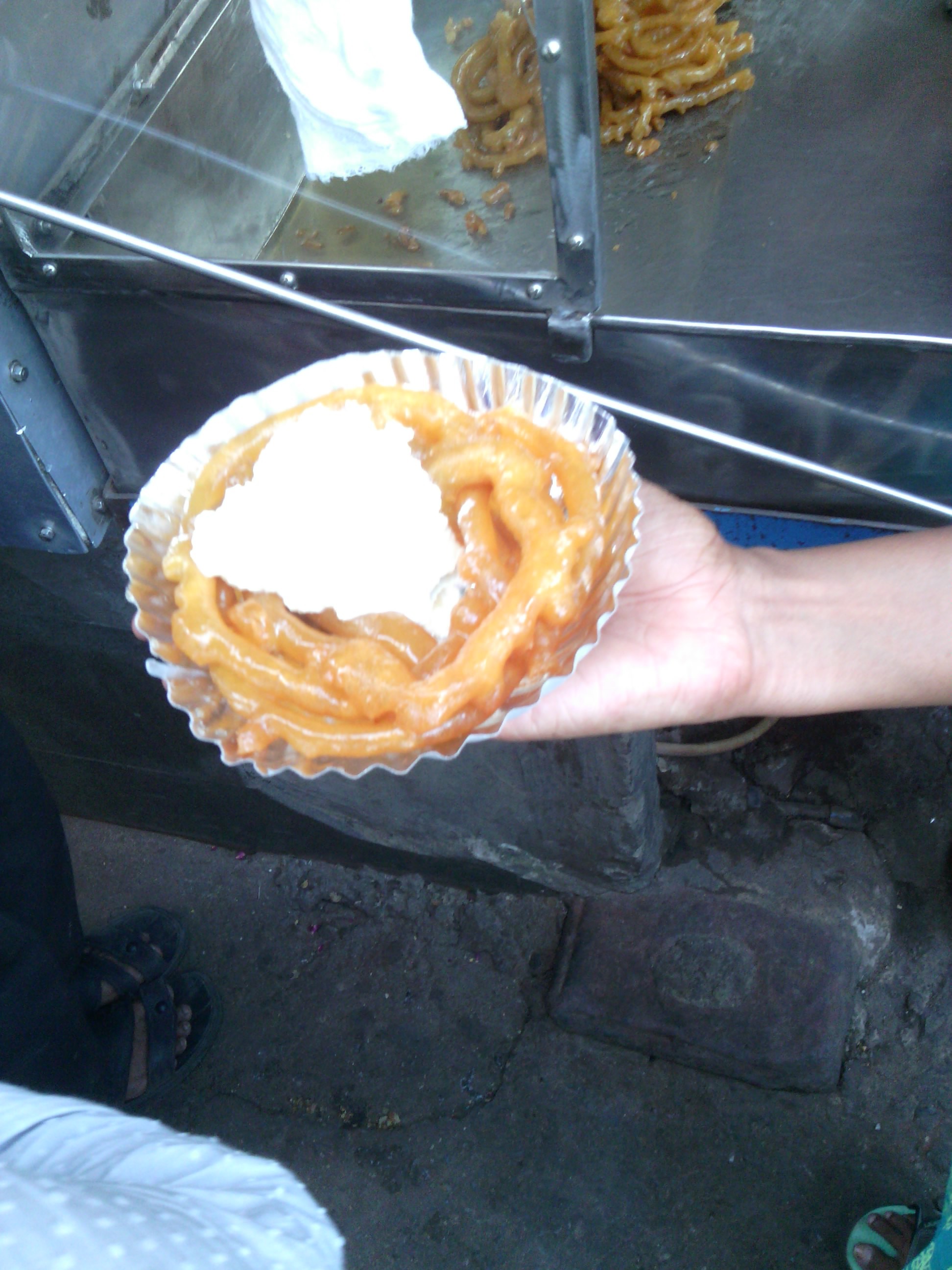 Jalebi with rabri, Chandni Chowk, Old Delhi, India
