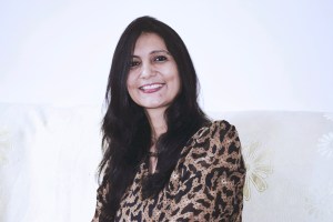 Author Lesley D Biswas