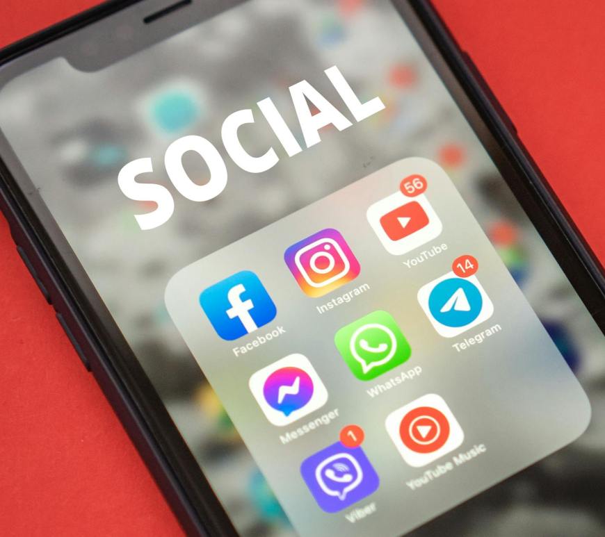 mobile app icons on a smartphone screen, Photo by Alex P on Pexels.com