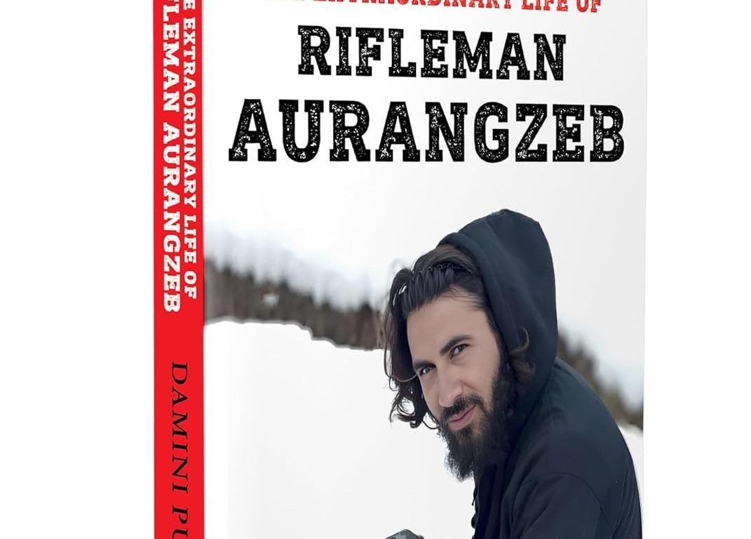 Book cover of The Extraordinary Life of Rifleman Aurangzeb by Damini Punia
