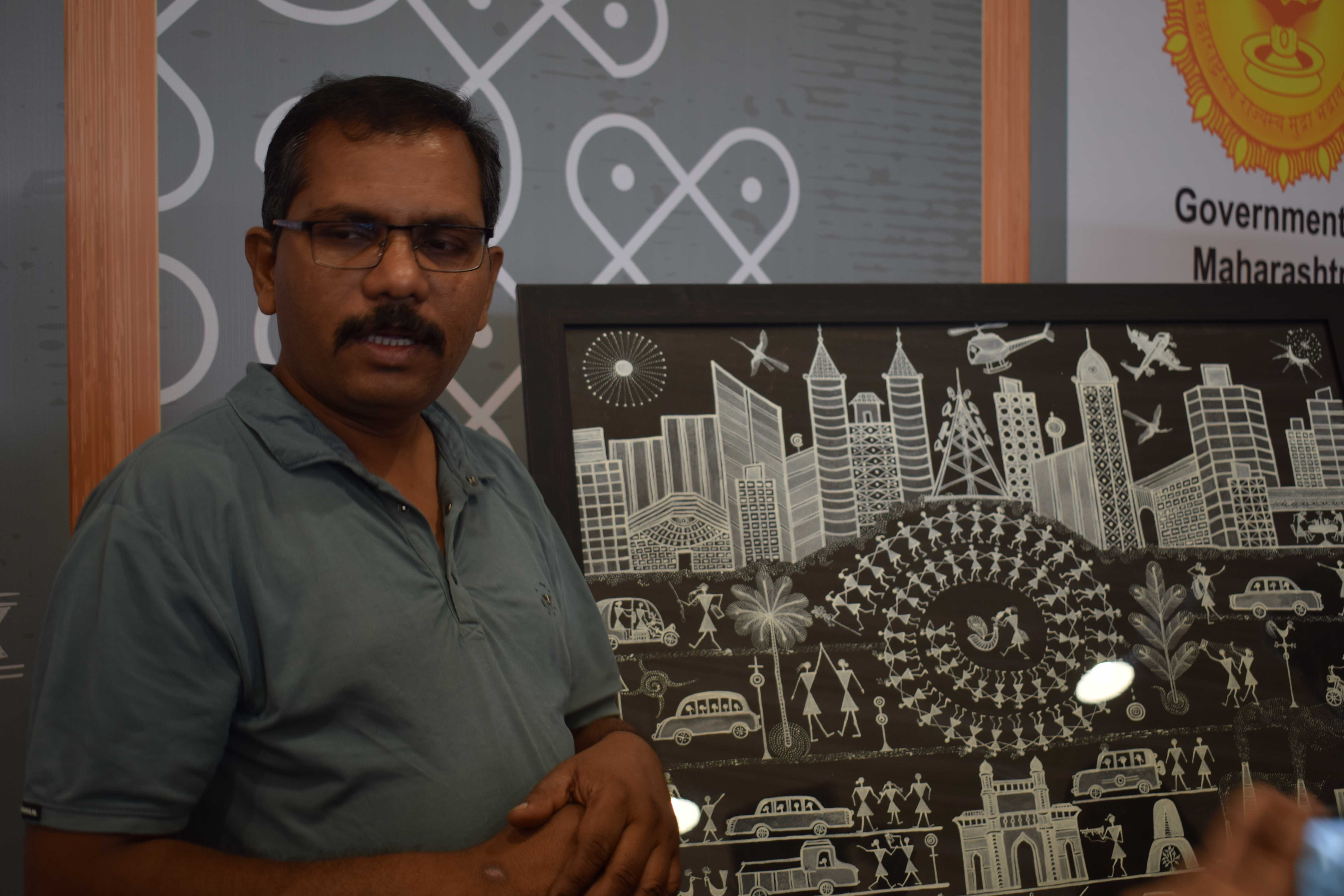 Anil Vangad, Warli Artist, with his painting, Gangapur Dam Backwaters, Nashik, Maharashtra, India