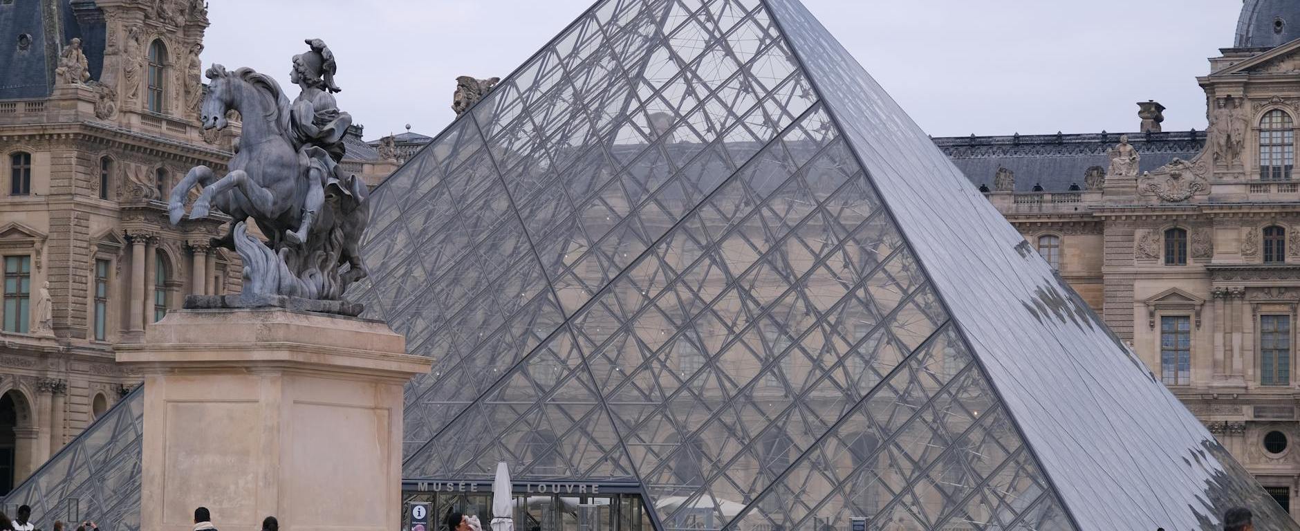iconic louvre pyramid and statue in paris, Photo by MT Akhtar, Pexels.com